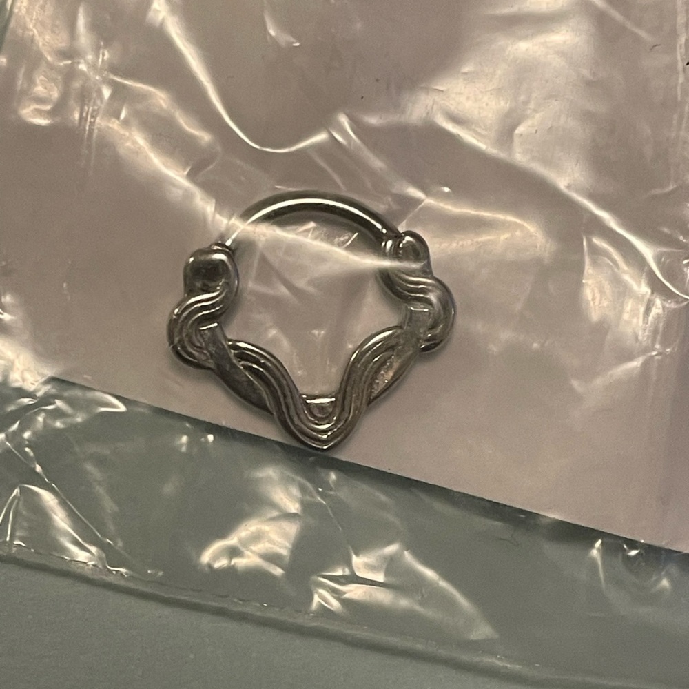 Tether Hydra Clicker - NIB, never worn. 316L stainless steel. 14g / 8mm